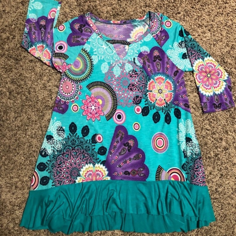 NWOT Printed Ruffle Tunic 3/4 Sleeves Size Small